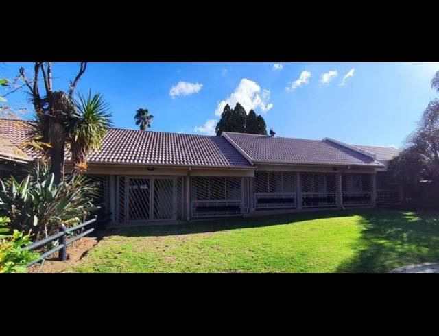 4 BEDROOM HOUSE FOR SALE IN VAN RIEBEECK PARK